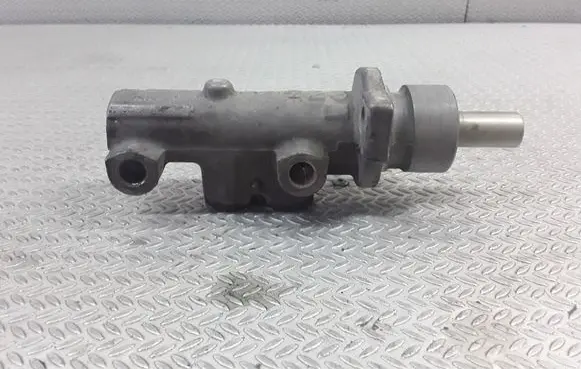 Volkswagen Golf IV Master brake cylinder 21027099