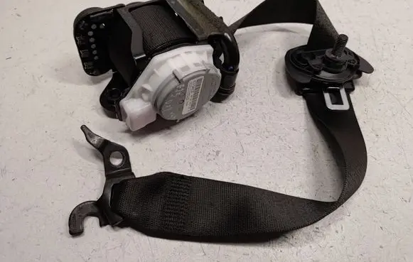 BMW X3 F25 Front seatbelt 7367250 72117367250 72117258436