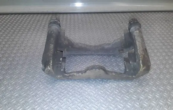BMW 1 E81 E87 Front Brake Caliper Pad/Carrier 