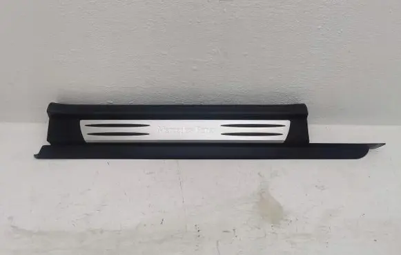 Mercedes-Benz SLK R171 Front sill (body part) 1716800235