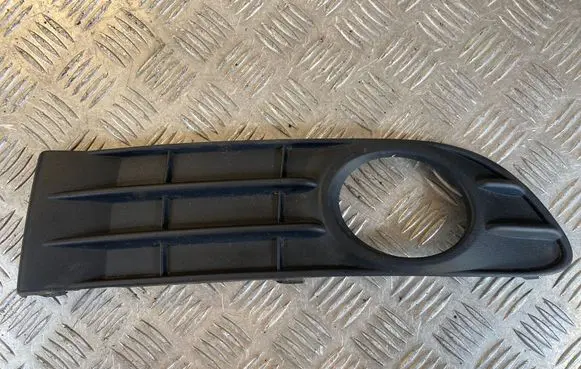 Volvo S40 Front fog light trim/grill 30744919 BP8BB