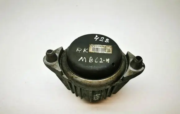 Mercedes-Benz C W204 Engine mount bracket A2042400217