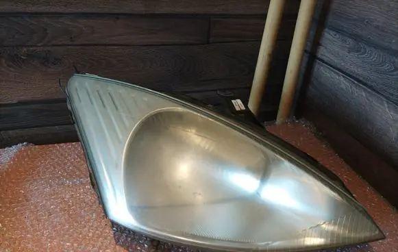 Ford Focus Headlight/headlamp