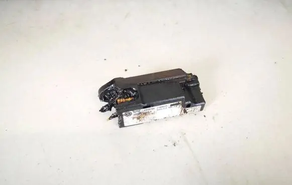 Volkswagen PASSAT B5 Airbag deployment crash/impact sensor 1j0909606n