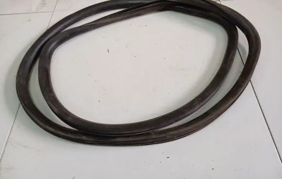 Seat Leon (1P) Rubber seal front coupe door 