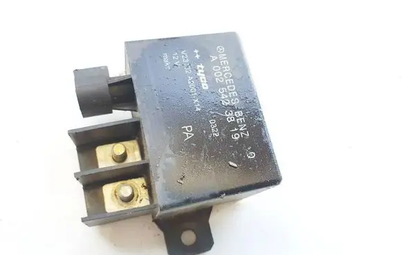 Mercedes-Benz E W211 Glow plug pre-heat relay a0025423819 v23132-a2001-x14