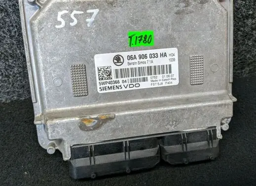 Skoda Octavia Mk2 (1Z) Engine control unit/module 06A906033HA