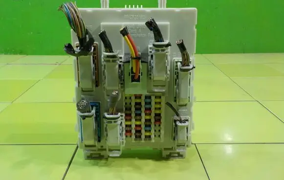 Ford Focus Fuse box set DM5T14014DCA 18AB5