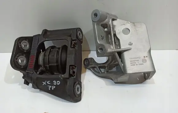 Volvo XC90 Engine mount bracket 