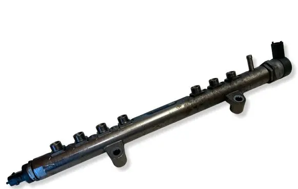 Volvo V40 Fuel main line pipe 30777759