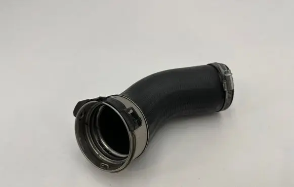 Volvo XC40 Intercooler hose/pipe 32222150 45046324 1318224