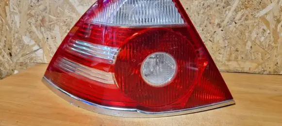 Ford Mondeo Mk III Rear/tail lights 1s7113405a