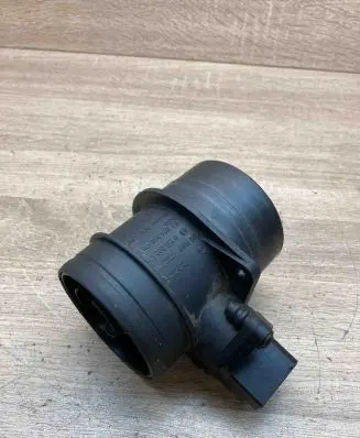 Volkswagen Golf V Mass air flow meter 074906461B 0281002461