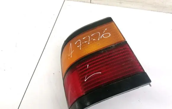 Volkswagen PASSAT B3 Rear/tail lights 333945111
