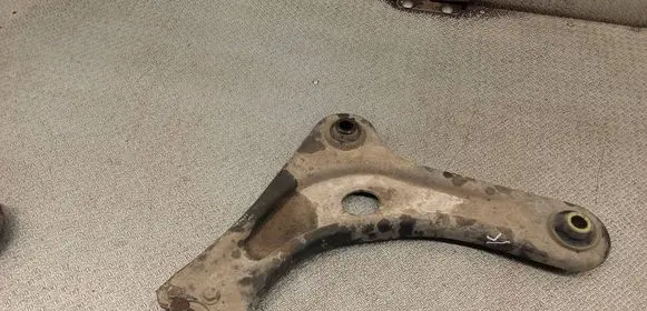 Citroen C3 Front lower control arm/wishbone 