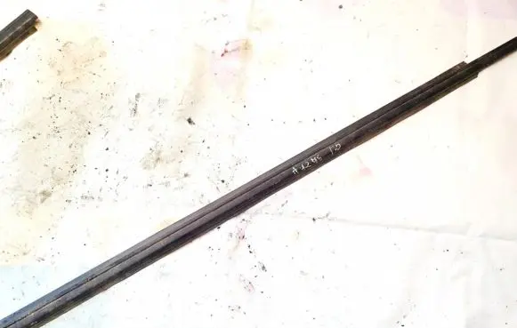 Audi 80 90 S2 B4 Front door glass trim molding 