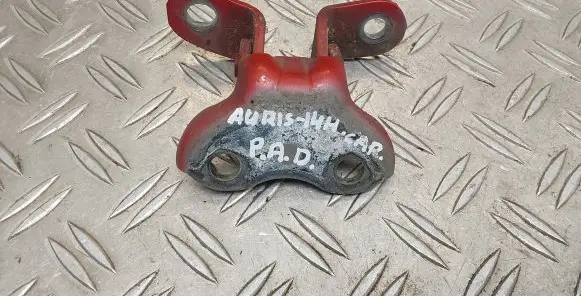 Toyota Auris E180 Front door lower hinge 