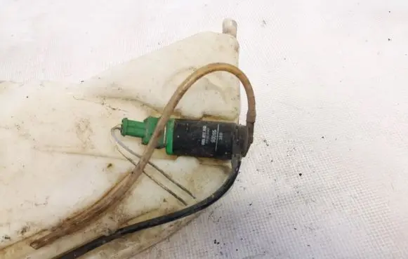 Peugeot 206 Windscreen/windshield washer pump 90095