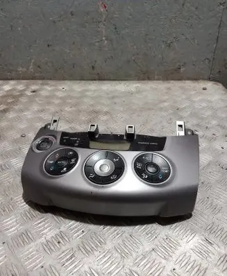 Toyota RAV 4 (XA30) Air conditioning (A/C) switch 5590042361 T11208