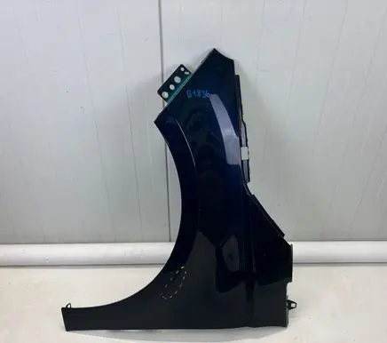 Fiat 500E Fender B1836