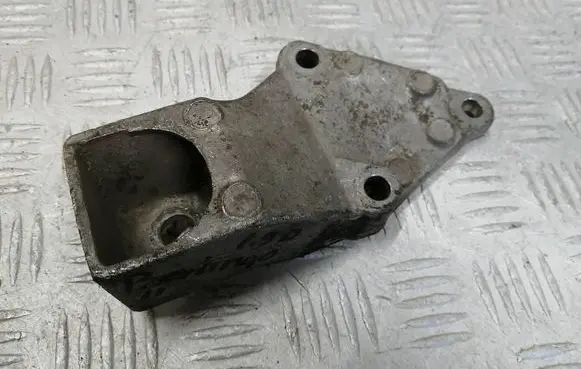 Peugeot Partner Engine mount bracket 9645967880