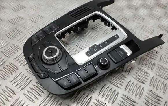 Audi A5 8T 8F Head unit multimedia control 8T0919609F
