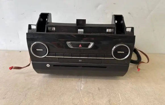 Maserati Ghibli Radio/CD/DVD/GPS head unit 06700301980
