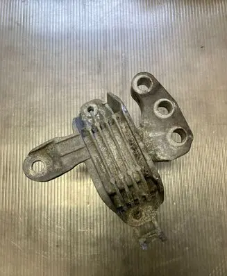 Chevrolet Orlando Engine mount bracket 13284424