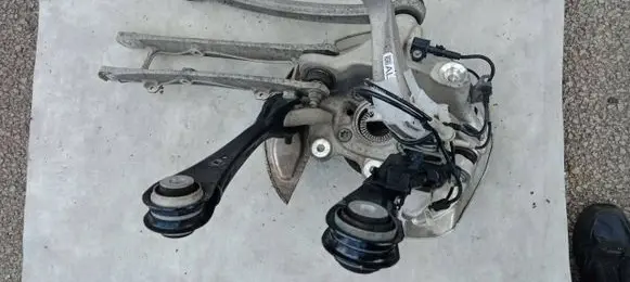 BMW M5 F90 Rear wheel hub spindle/knuckle 