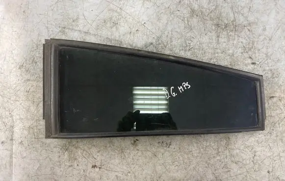 Rear vent window glass