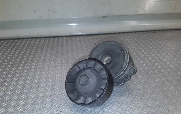 Citroen C5 Generator/alternator belt tensioner