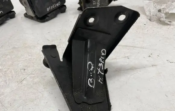 Volkswagen PASSAT B8 ABS pump bracket 5Q2614235E