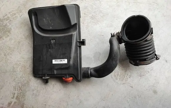 BMW 7 G11 G12 Intake resonator 8575041
