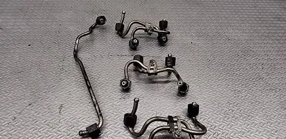 BMW 5 E60 E61 Fuel injector supply line/pipe 