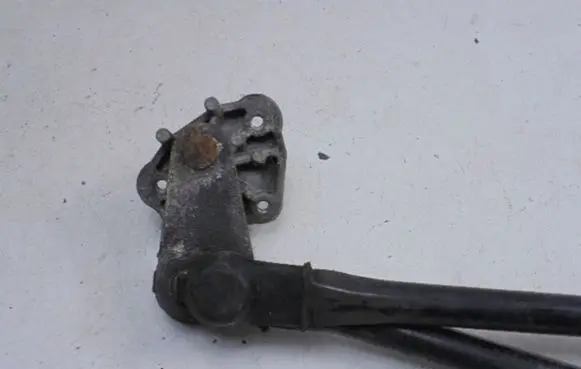 Front wiper linkage