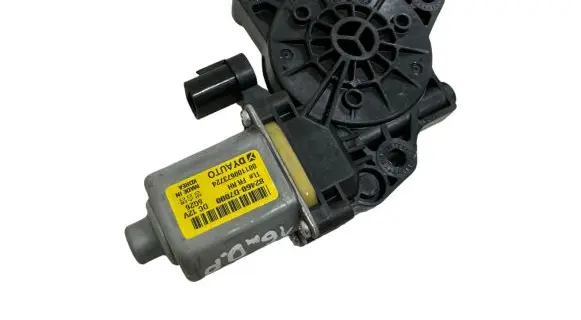 Hyundai Tucson TL Front door window regulator motor 82460D7000 001100673724