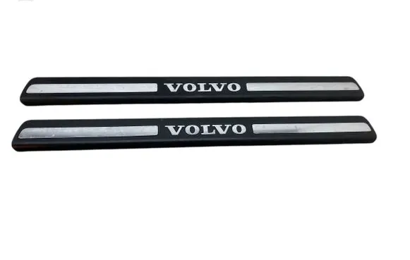 Front sill trim cover
