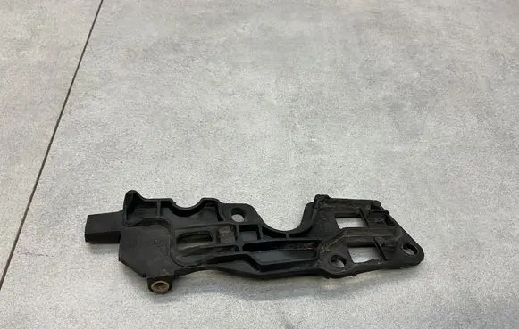 Land Rover Discovery Sport Fender mounting bracket FK7216A128AF