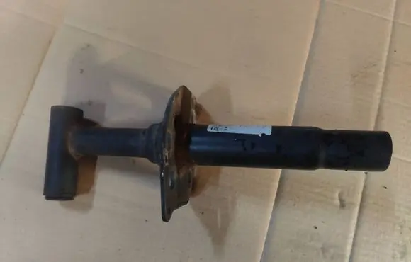Front bumper mounting bracket