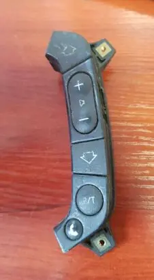 Steering wheel buttons/switches