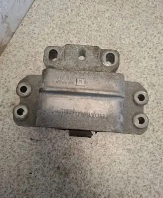 Skoda Yeti (5L) Engine mount bracket 1K0199555M