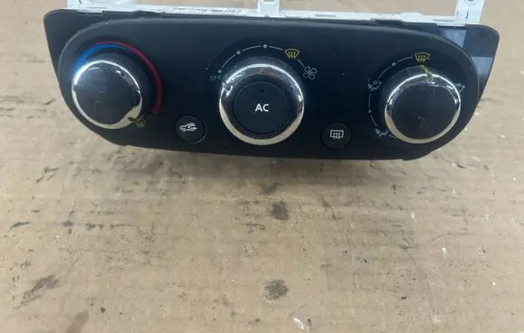 BMW X3 E83 Climate control unit T1019676Z