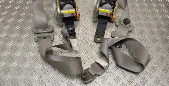 Nissan X-Trail T30 Front seatbelt
