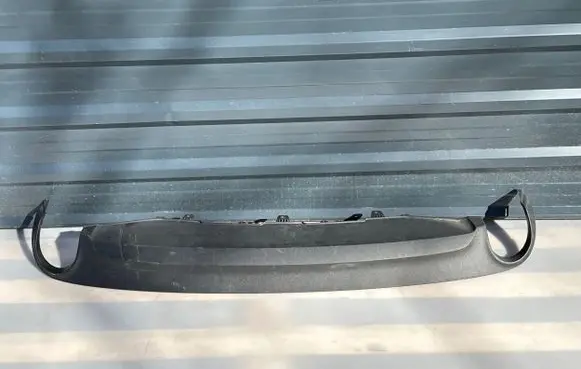 Front bumper lip