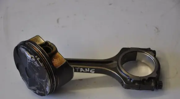 Ford Mustang VI Piston with connecting rod