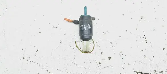 Volkswagen Transporter - Caravelle T4 Windscreen/windshield washer pump