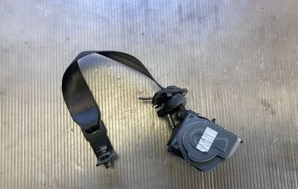 Rear seatbelt