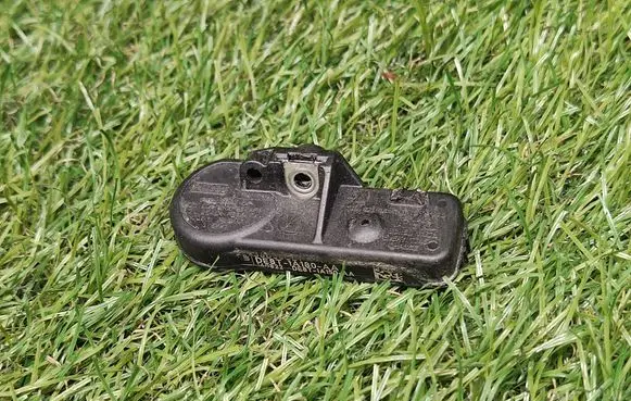Ford Escape III Tire pressure sensor DE8T1A180AA
