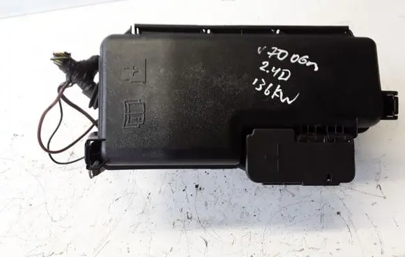 Volvo V70 Fuse module 8690698