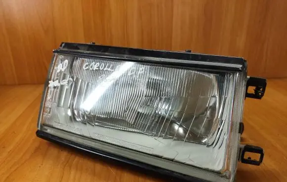 Toyota Corolla E80 Headlight/headlamp 11074135